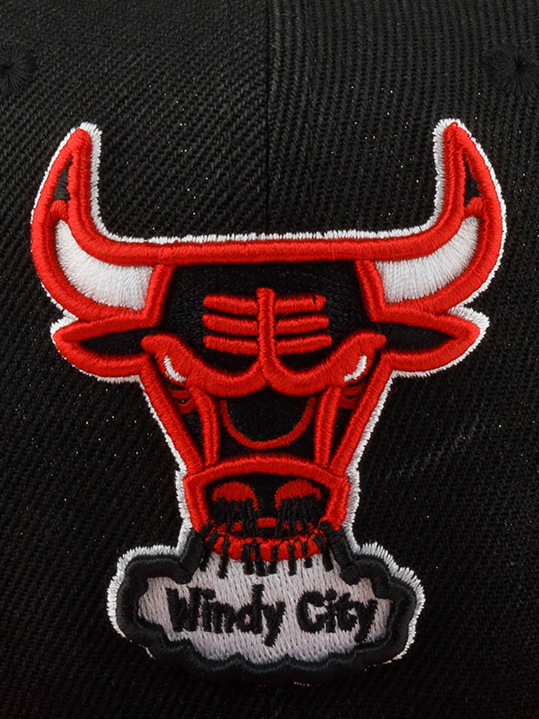 Бейсболка с прямым козырьком MITCHELL NESS 6HSSMM19455-CBUBKRD Chicago Bulls NBA (черный)