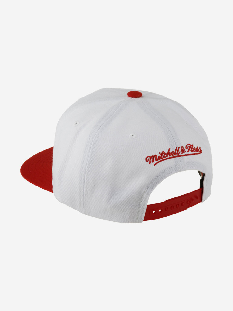 Бейсболка с прямым козырьком MITCHELL NESS HS8791-CBUWHIT Chicago Bulls NBA (белый)