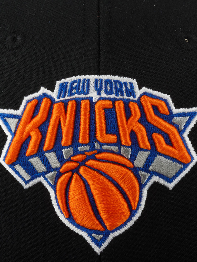 Бейсболка с прямым козырьком MITCHELL NESS 6HSSDX21129-NYKBLCK New York Knicks NBA (черный)