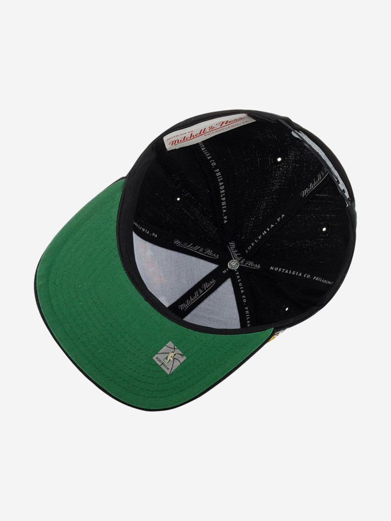 Бейсболка с прямым козырьком MITCHELL NESS HHSS1077-CBUYYPPPBLCK Chicago Bulls NBA