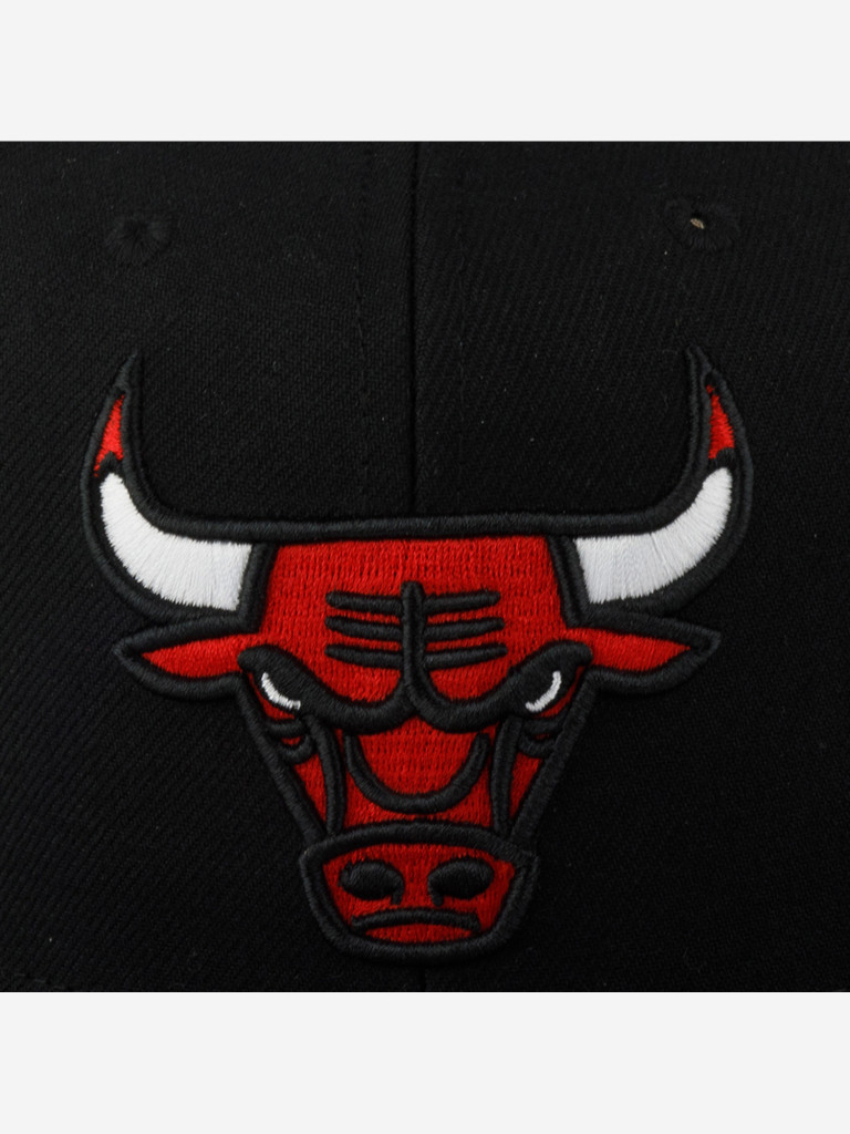 Бейсболка с прямым козырьком MITCHELL NESS 6HSSDX21129-CBUBLCK Chicago Bulls NBA
