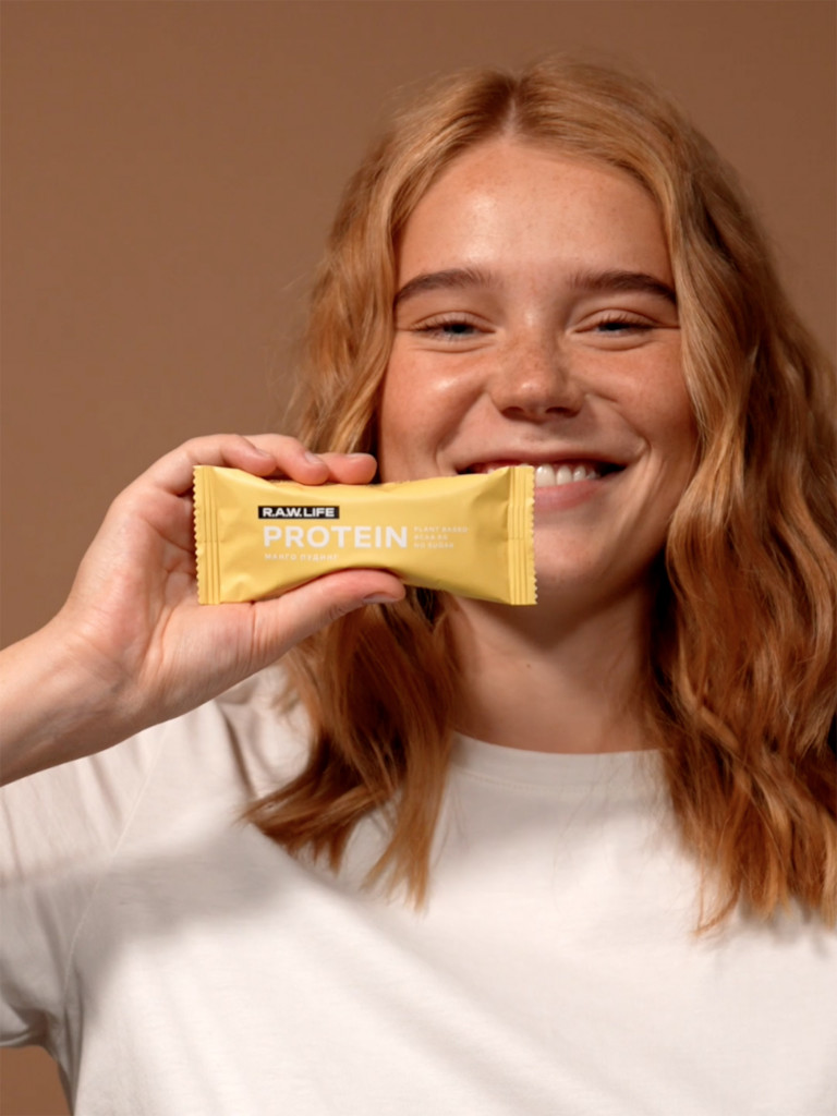 Батончики протеиновые Роулайф R.A.W.LIFE Protein / Набор пп продуктов питания без сахара, лактозы и глютена для похудения и спорта / Манго пудинг 3 шт по 43г