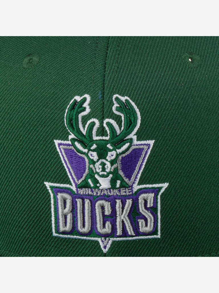 Бейсболка с прямым козырьком MITCHELL NESS HHSS3258-MBUYYPPPGREN Milwaukee Bucks NBA