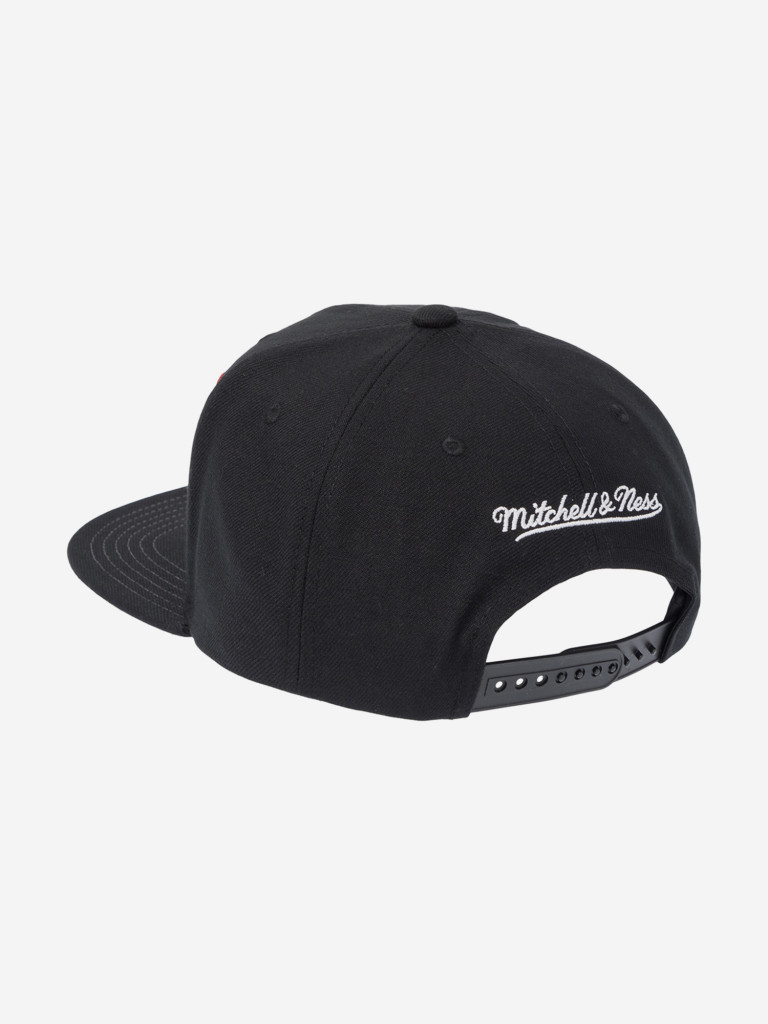 Бейсболка с прямым козырьком MITCHELL NESS HS9761-CBUBLCK Chicago Bulls NBA (черный)