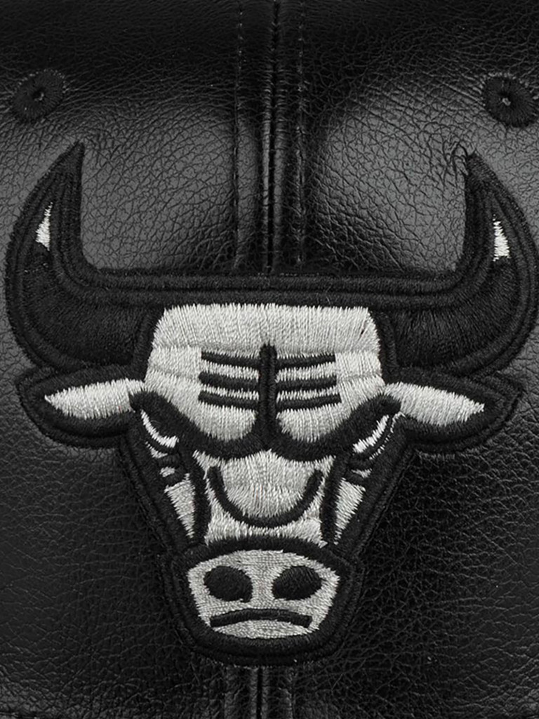 Бейсболка с прямым козырьком MITCHELL NESS 6HSSMM19224-CBUBKGY Chicago Bulls NBA (черный)