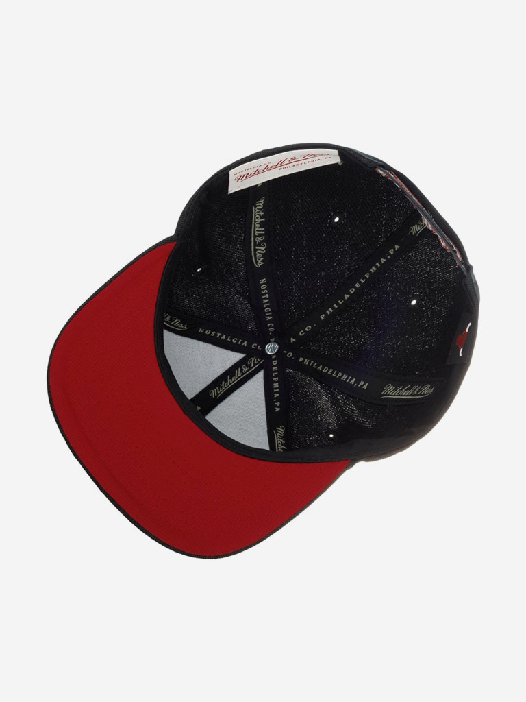 Бейсболка с прямым козырьком MITCHELL NESS 6HSSMM21027-CBUBLCK Chicago Bulls NBA