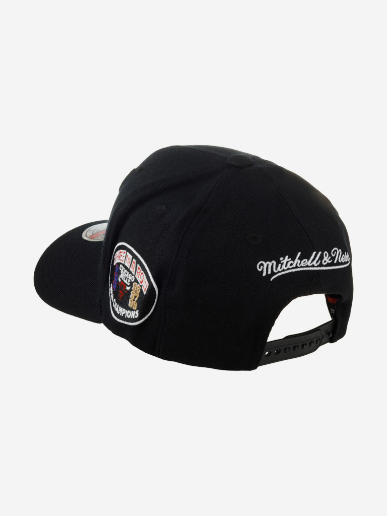 Бейсболка MITCHELL NESS HHSSINTL1266-CBUBLCK Chicago Bulls NBA (черный)