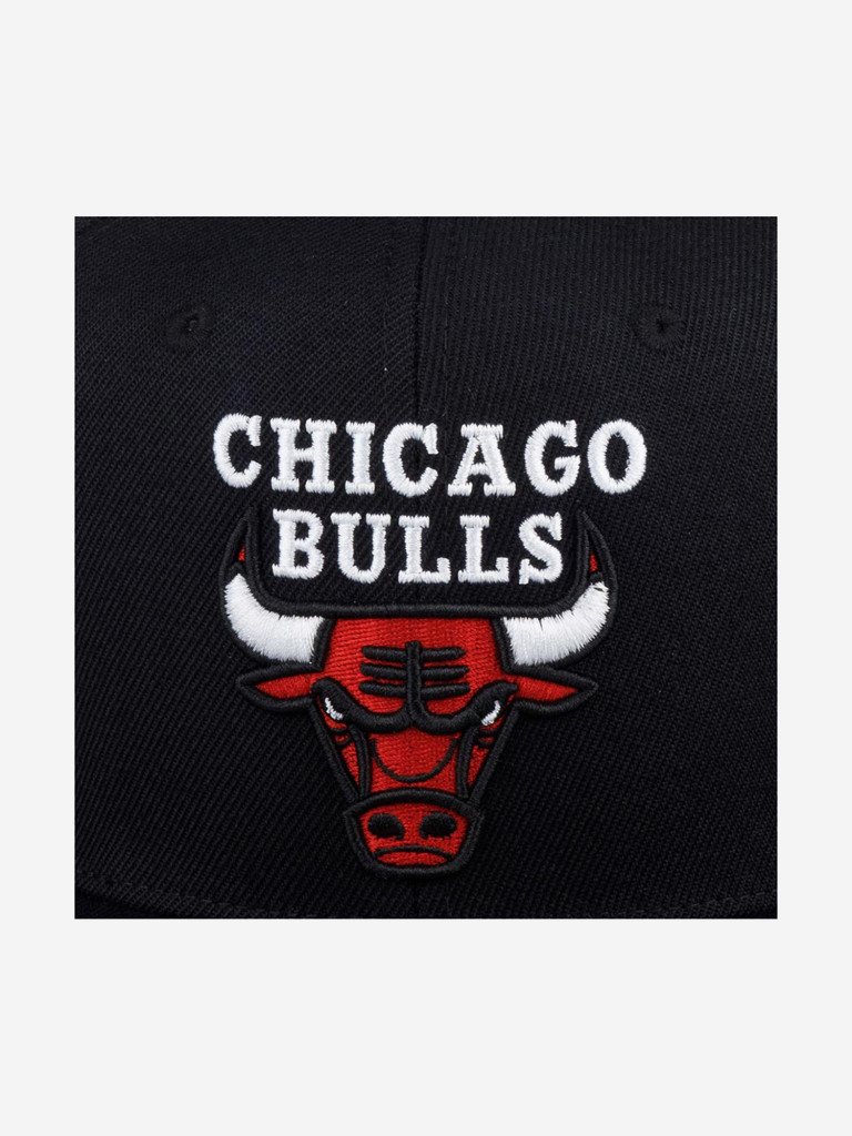 Бейсболка с прямым козырьком MITCHELL NESS HHSS2976-CBUYYPPPBLCK Chicago Bulls NBA (черный)