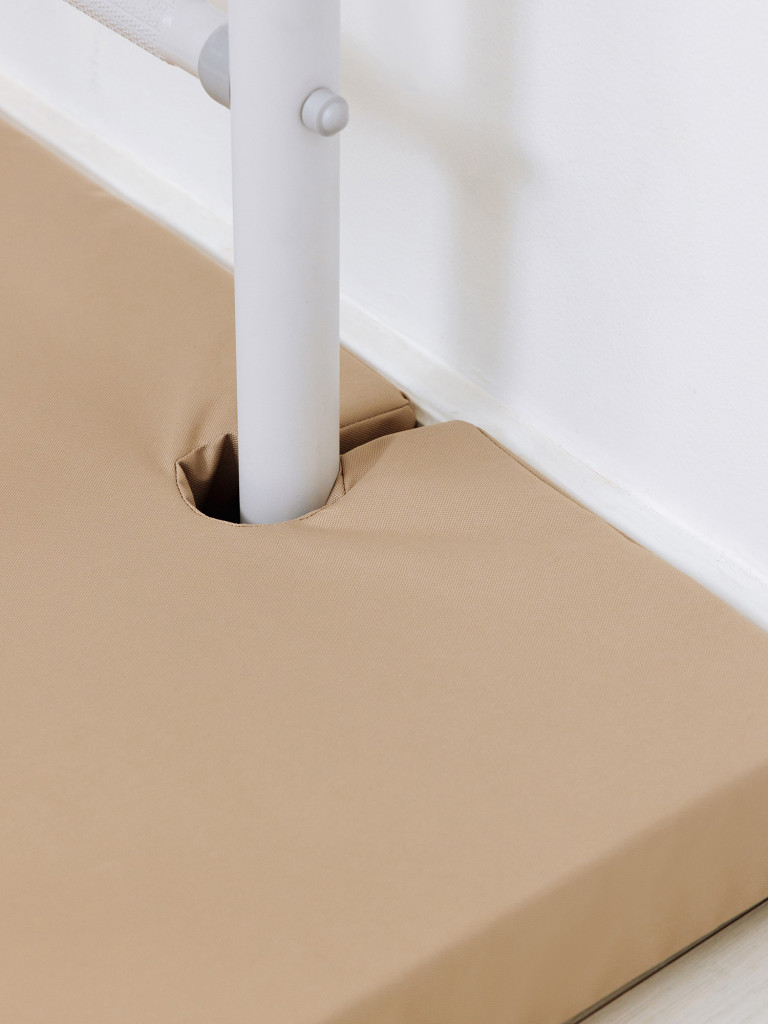 Мат с выемками для шведской стенки 100х100х8 см складной детский ROMANA