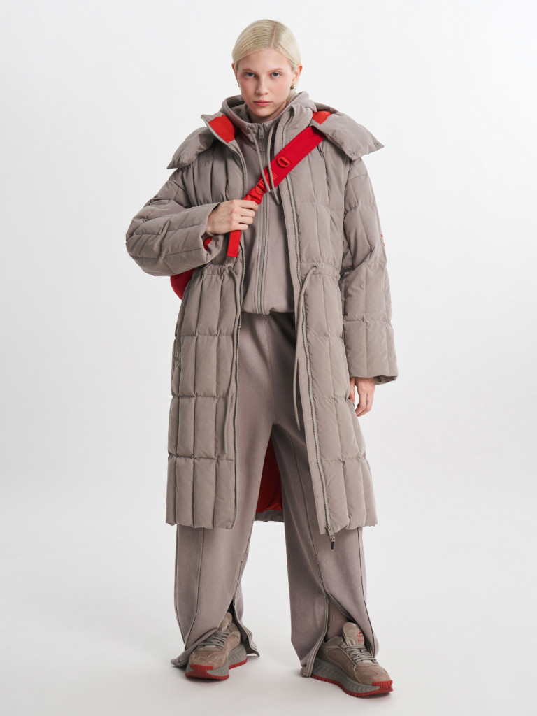 Пуховик женский оверсайз Demix x AYTΛO