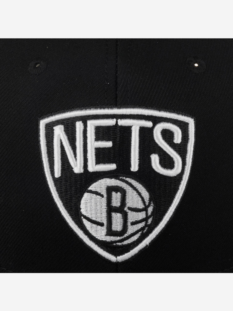 Бейсболка с прямым козырьком MITCHELL NESS HHSS5725-BNEYYPPPBLCK Brooklyn Nets NBA