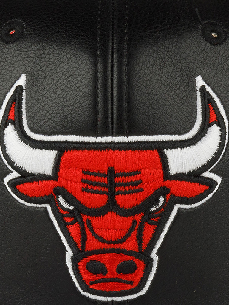 Бейсболка с прямым козырьком MITCHELL NESS 6HSSMM19224-CBUBKWH Chicago Bulls NBA