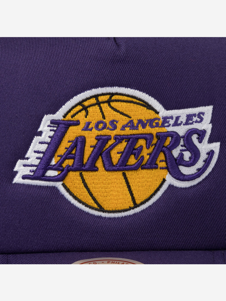 Бейсболка с прямым козырьком MITCHELL NESS HT8032-LALPURP Los Angeles Lakers NBA
