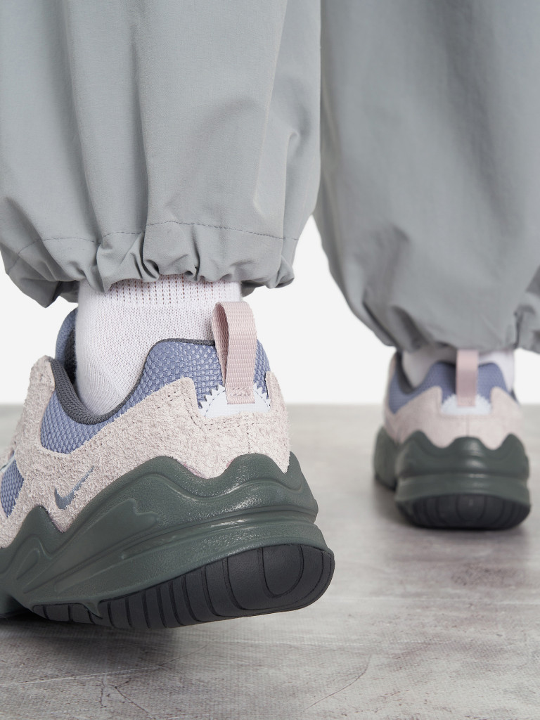 Кроссовки женские Nike Tech Hera