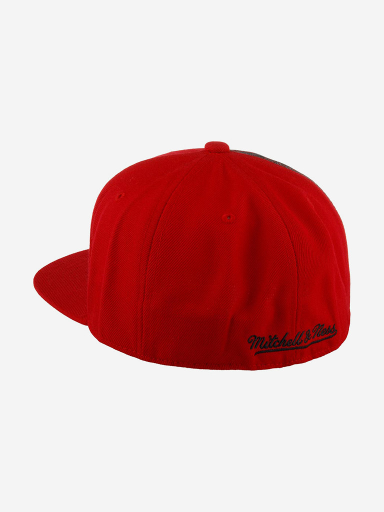 Бейсболка с прямым козырьком MITCHELL NESS HHSF2990-CBUYYPPPRED Chicago Bulls NBA (красный)