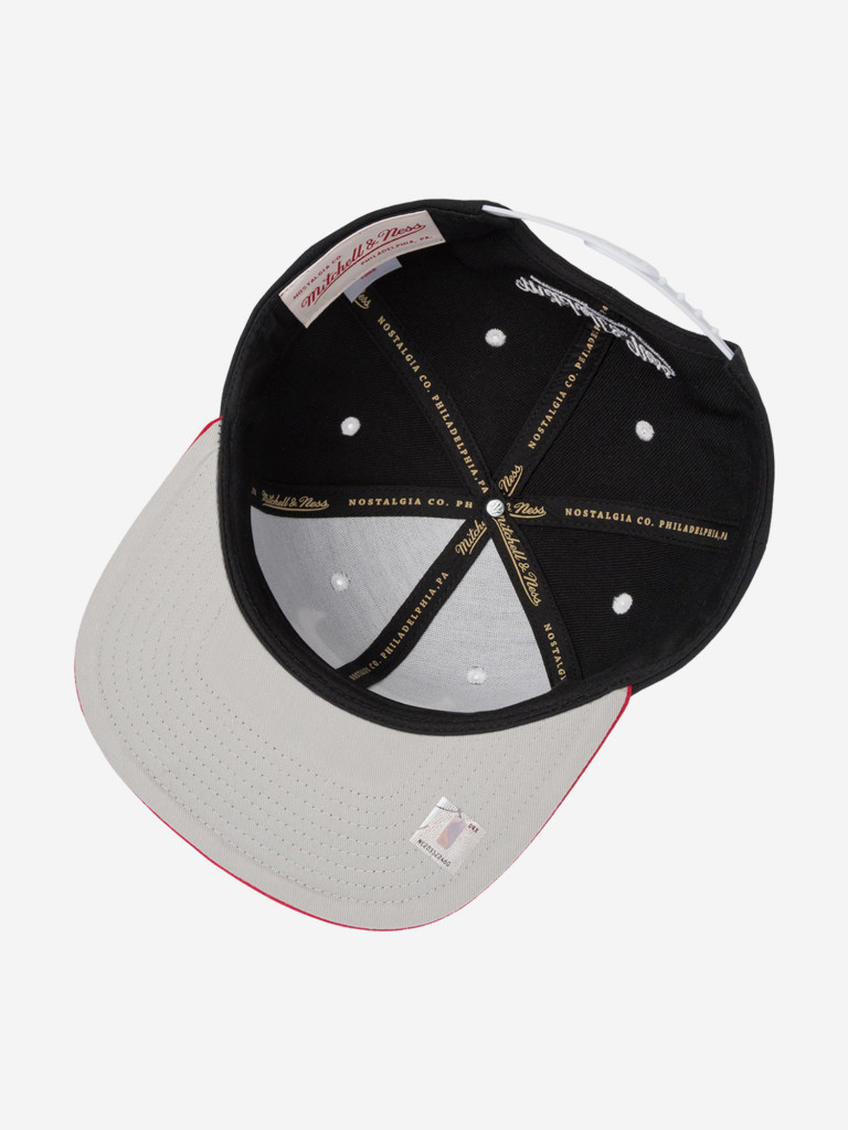 Бейсболка с прямым козырьком MITCHELL NESS HS11183-CBUBLCK Chicago Bulls NBA (черный)