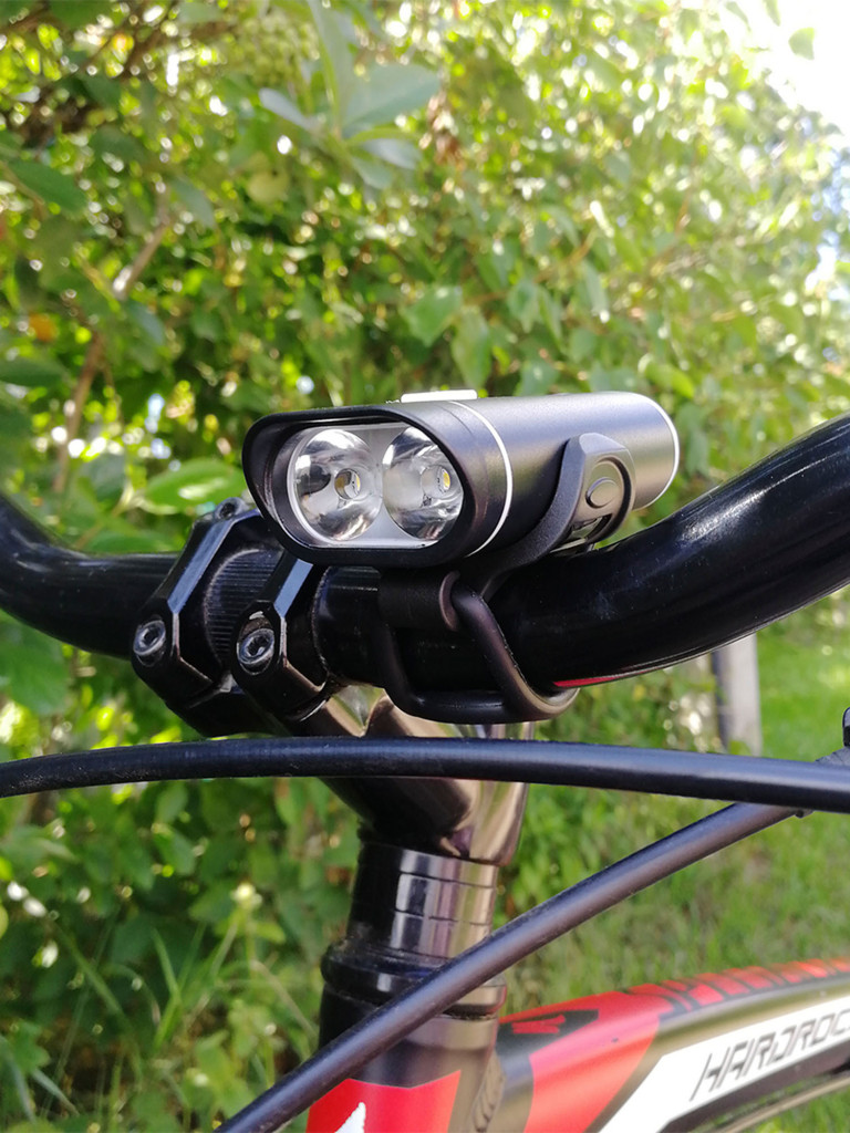 Фонарь велосипедный V-330 аккумуляторный ЯРКИЙ ЛУЧ