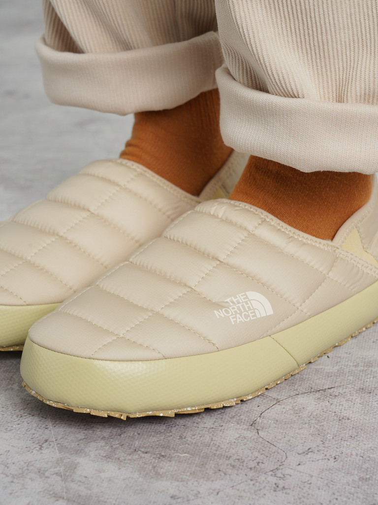 Слипоны утепленные женские The North Face Thermoball Traction Mule V