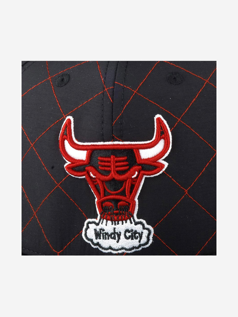 Бейсболка с прямым козырьком MITCHELL NESS HHSS1212-CBUYYPPPBLCK Chicago Bulls NBA (черный)
