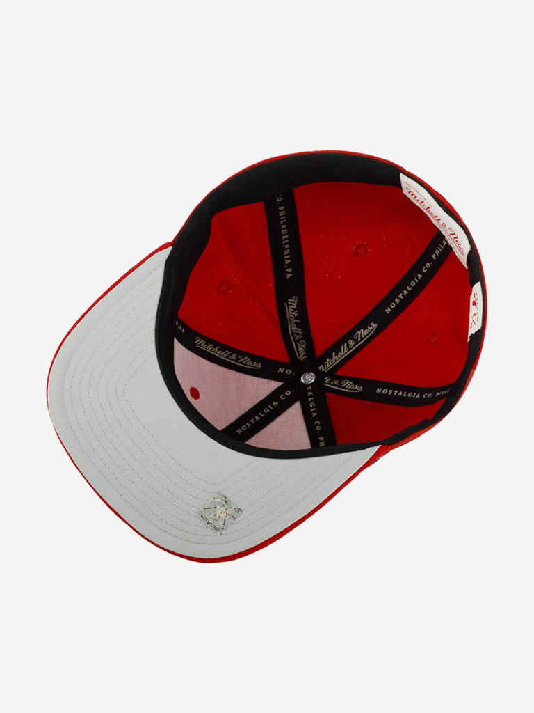 Бейсболка с прямым козырьком MITCHELL NESS HHSF2990-CBUYYPPPRED Chicago Bulls NBA (красный)