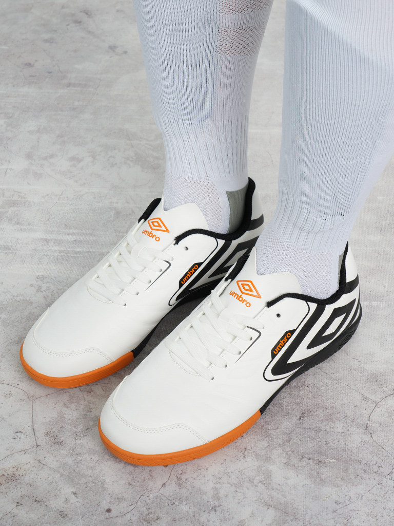 Бутсы мужские Umbro Spin Ic