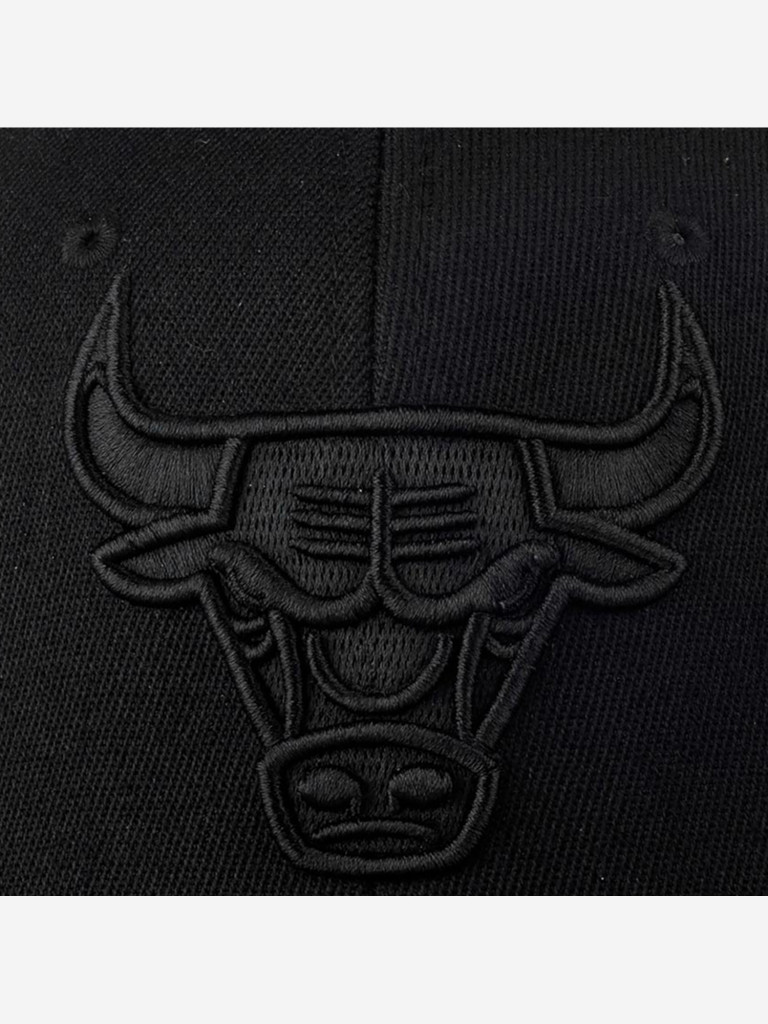 Бейсболка MITCHELL NESS HHSSINTL101-CBUYYPPPBLCK Chicago Bulls NBA