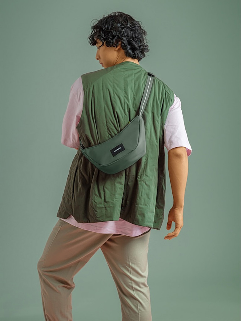 Сумка антивор Pacsafe GO Lunar Crossbody, зеленый, 2,5 л.