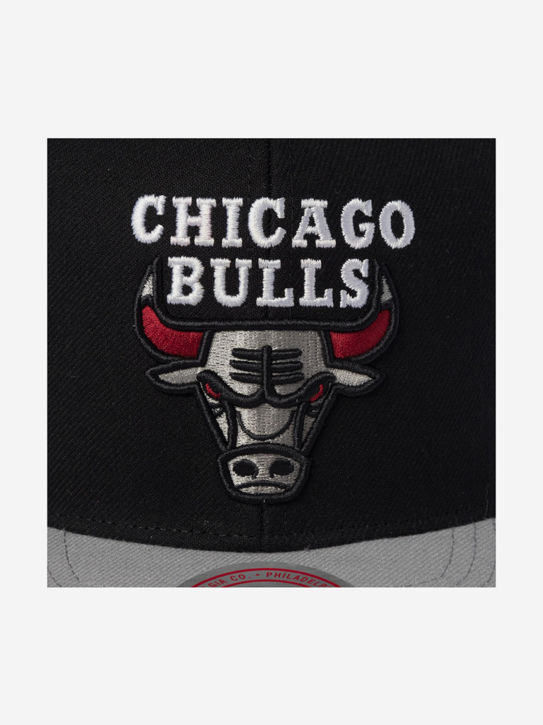 Бейсболка с прямым козырьком MITCHELL NESS HHSS6746-CBUYYPPPBKGY Chicago Bulls NBA (черный)