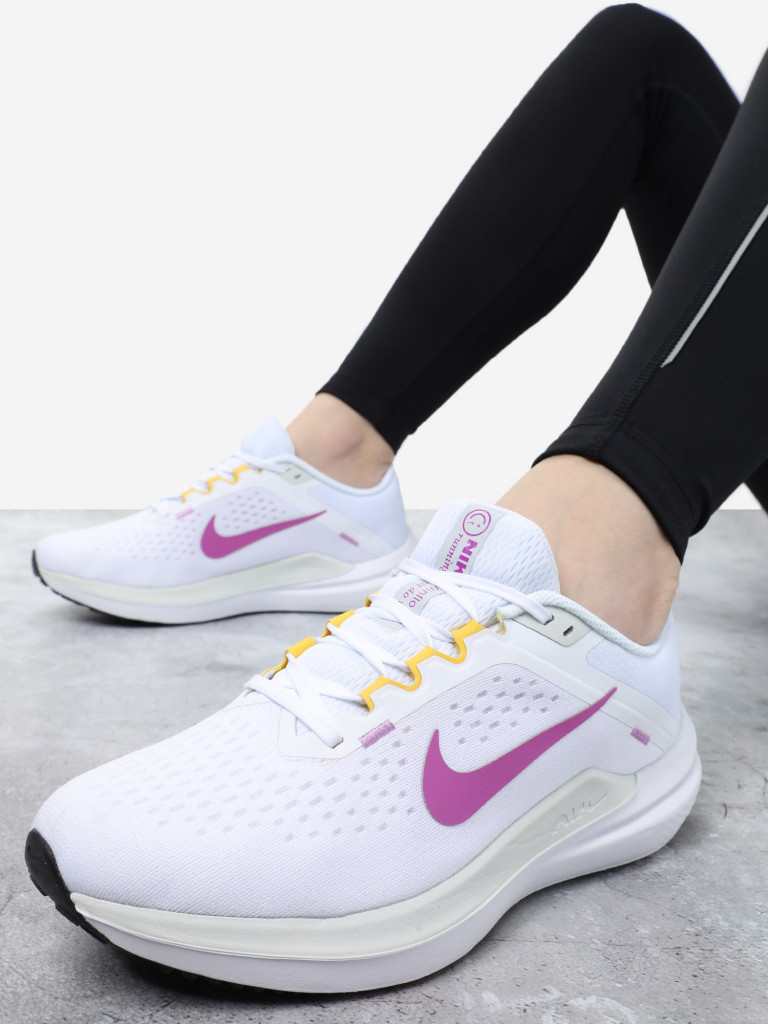 Nike winflo white on sale