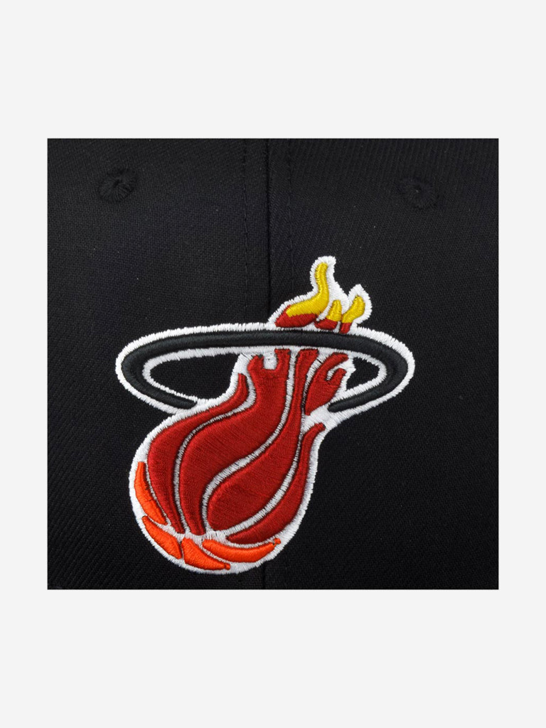 Бейсболка с прямым козырьком MITCHELL NESS HHSS5133-MHEYYPPPBLCK Miami Heat NBA (черный)