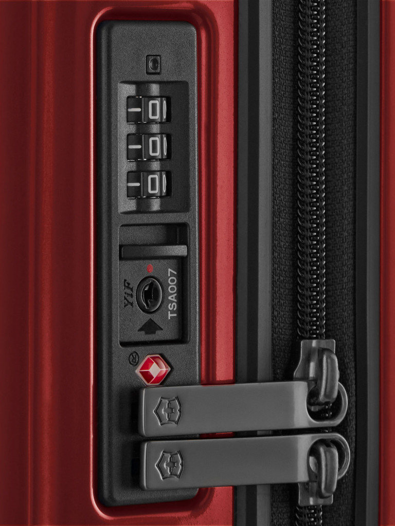 Чемодан на колесах для ручной клади VICTORINOX Airox