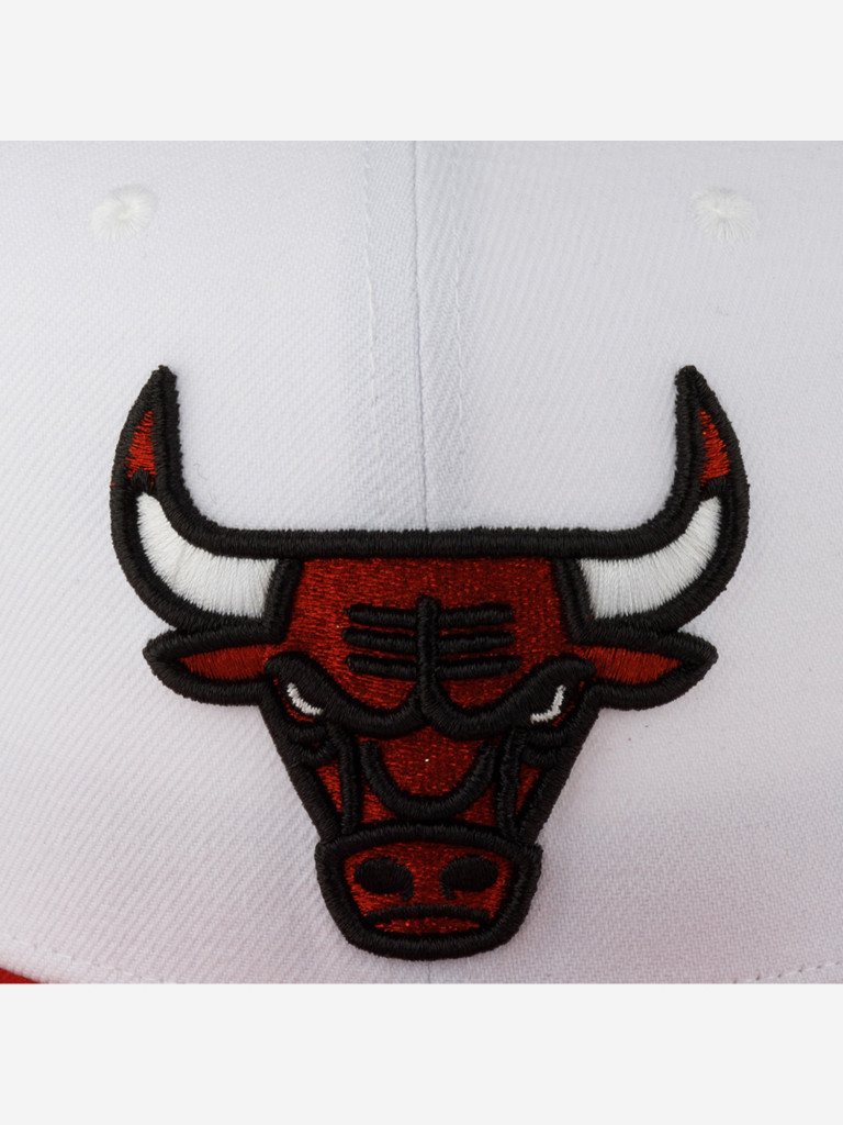 Бейсболка с прямым козырьком MITCHELL NESS HS8791-CBUWHIT Chicago Bulls NBA (белый)