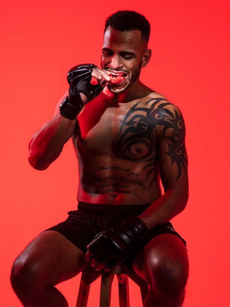 Боксерская капа взрослая, спортивная, защитная для зубов OPRO Self-Fit Bronze UFC - Red