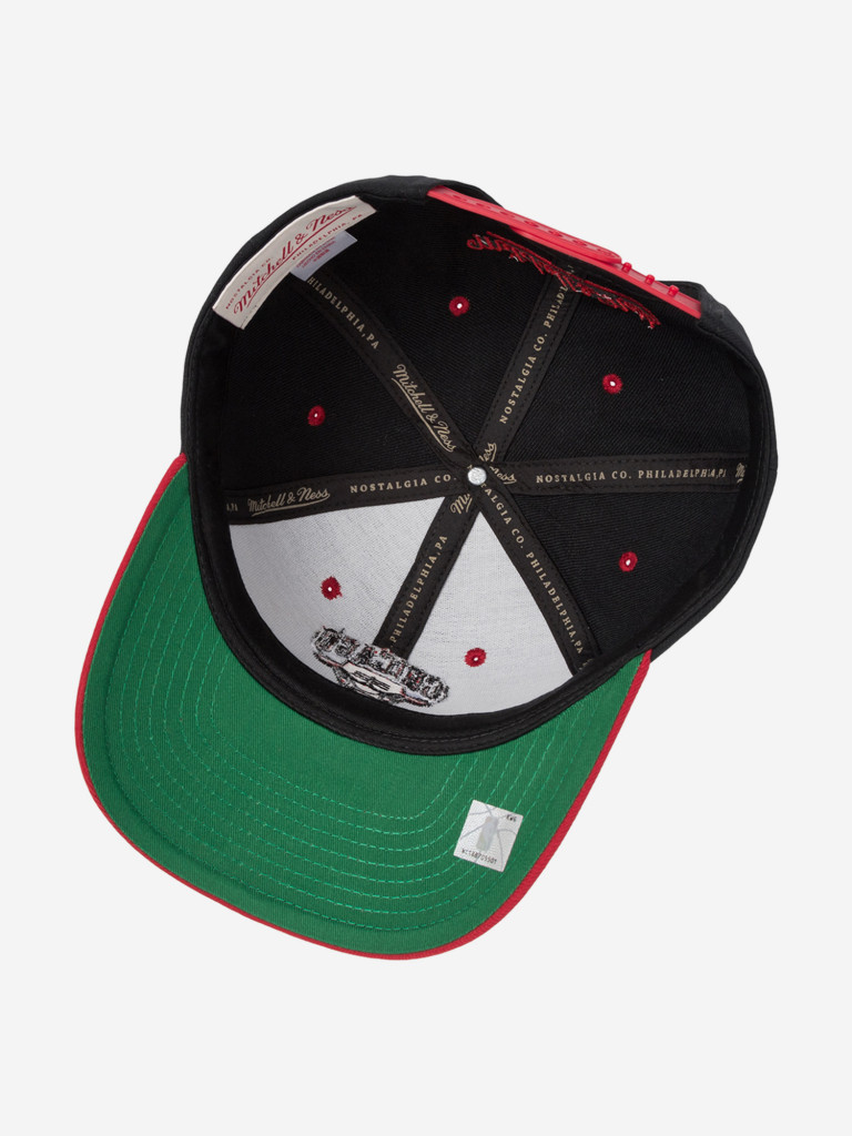 Бейсболка MITCHELL NESS HP8764-CBUBLCK Chicago Bulls NBA (черный)