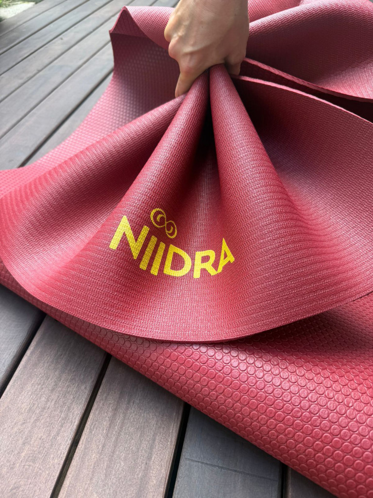 Коврик для йоги NiiDRA Затмение красный
