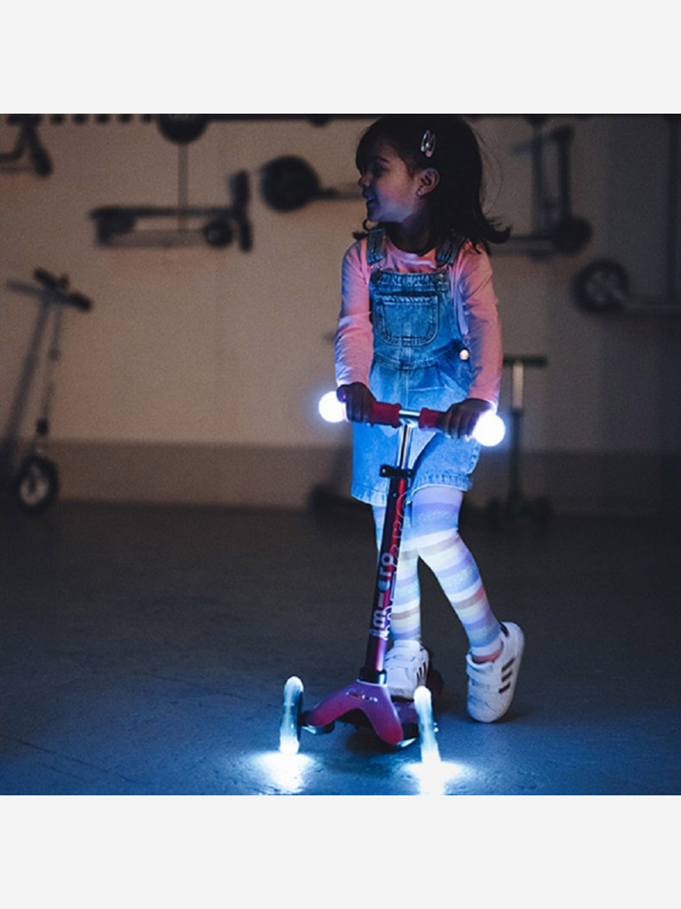 Самокат Micro Mini Deluxe Magic LED 2025