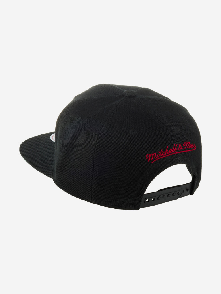 Бейсболка с прямым козырьком MITCHELL NESS HHSS6044-CBUYYPPPBLCK Chicago Bulls NBA (черный)