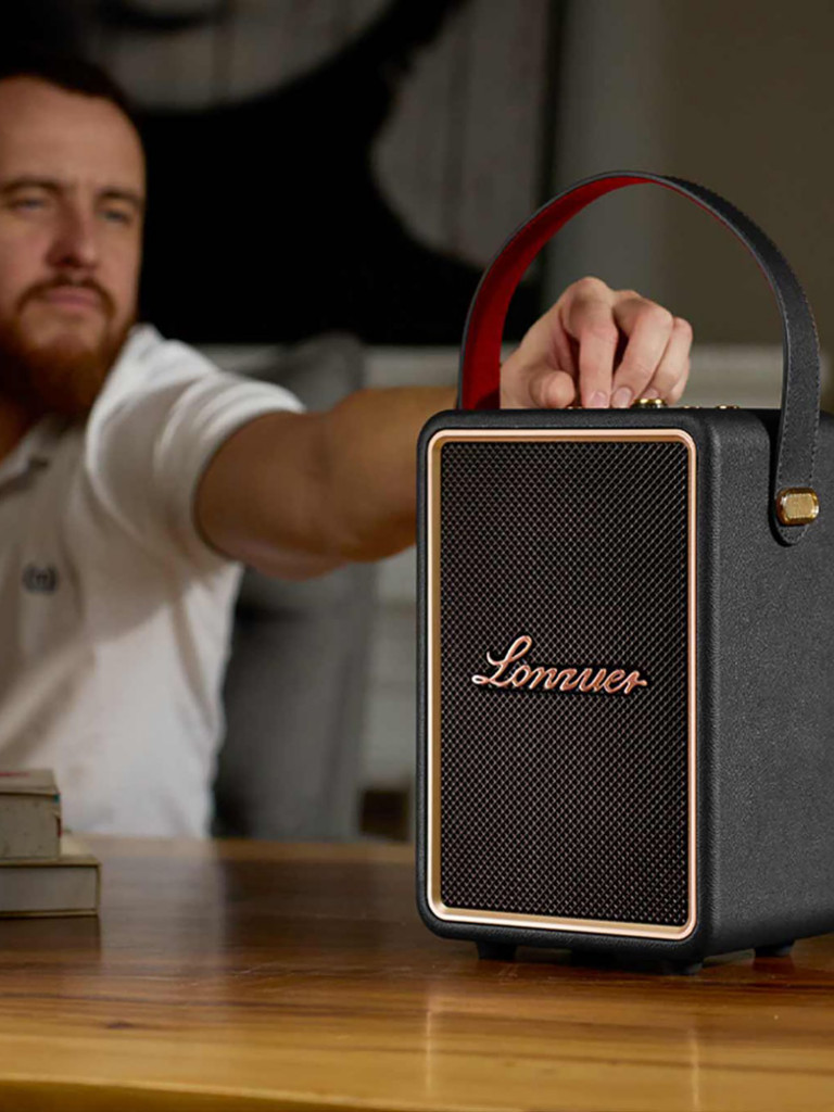 Беспроводная портативная колонка с двумя микрофонами BukaTech Lonzuer Running Black, 70 Вт