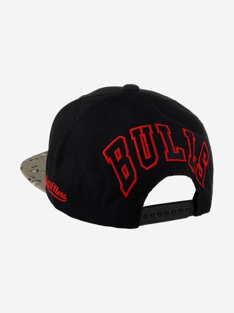 Бейсболка с прямым козырьком MITCHELL NESS HHSS1101-CBUYYPPPBLCK Chicago Bulls NBA (черный)