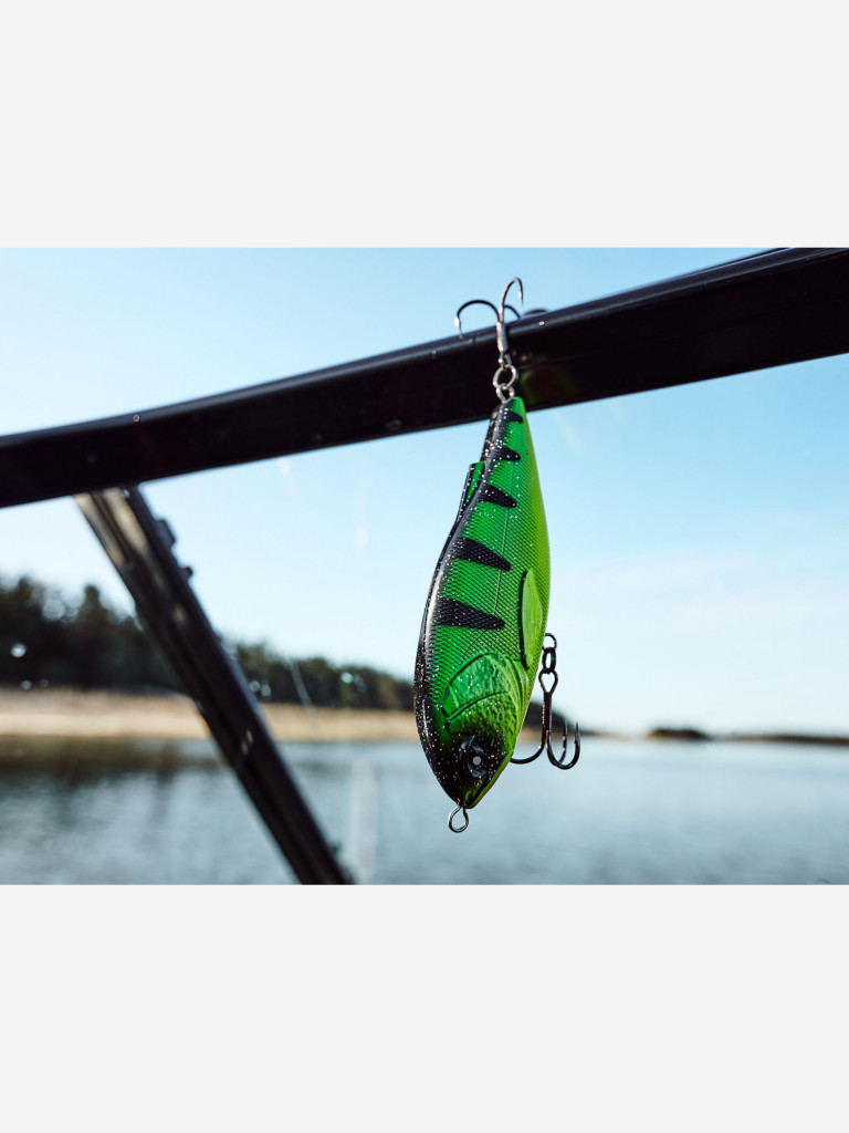 Воблер LUCKY JOHN BBS Original ARROW JERK F 015 см, джерк для крупного хищника