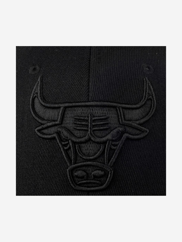Бейсболка MITCHELL NESS HHSSINTL101-CBUYYPPPBLCK Chicago Bulls NBA (черный)