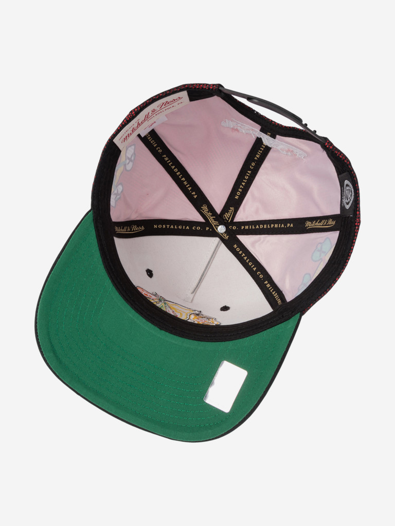 Бейсболка с сеточкой MITCHELL NESS HT11504-CBHBLCK Chicago Blackhawks NHL (черный)