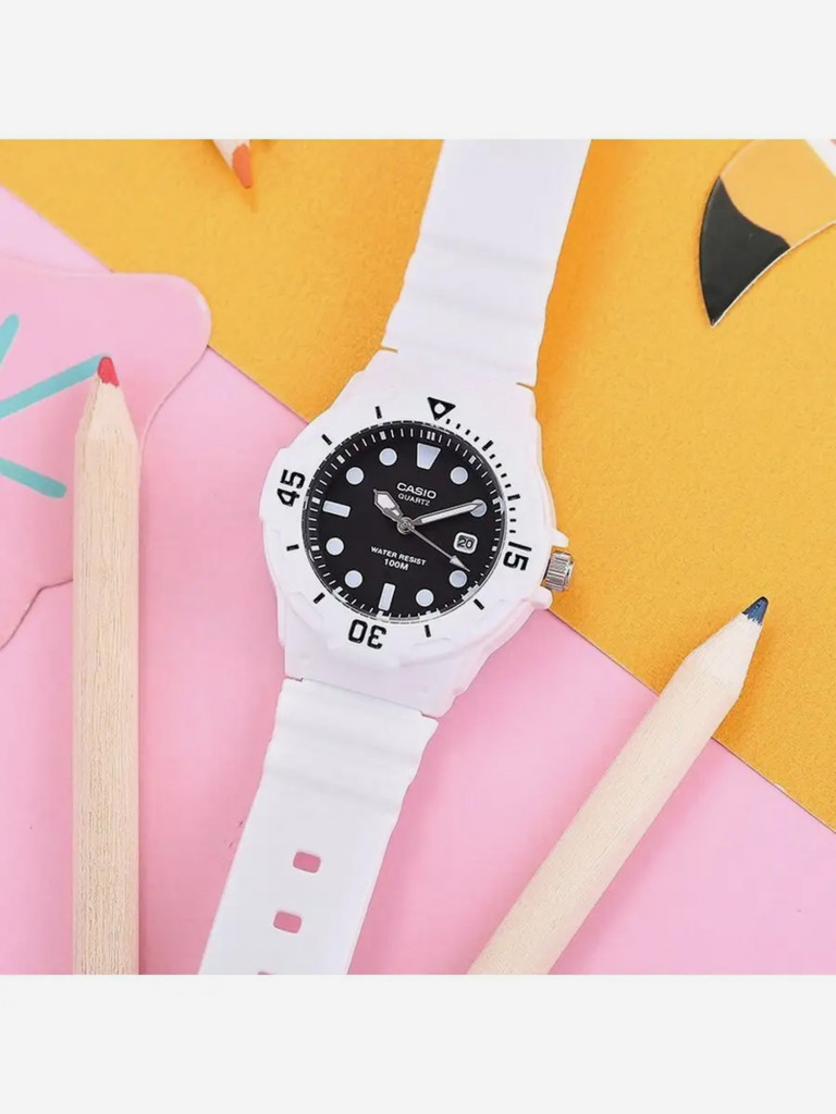Наручные часы Casio LRW-200H-1E