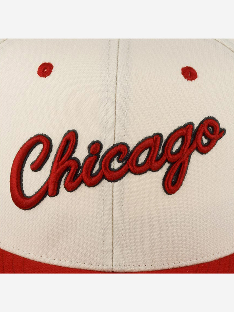 Бейсболка с прямым козырьком MITCHELL NESS 6HSSLD21077-CBUOFWH Chicago Bulls NBA