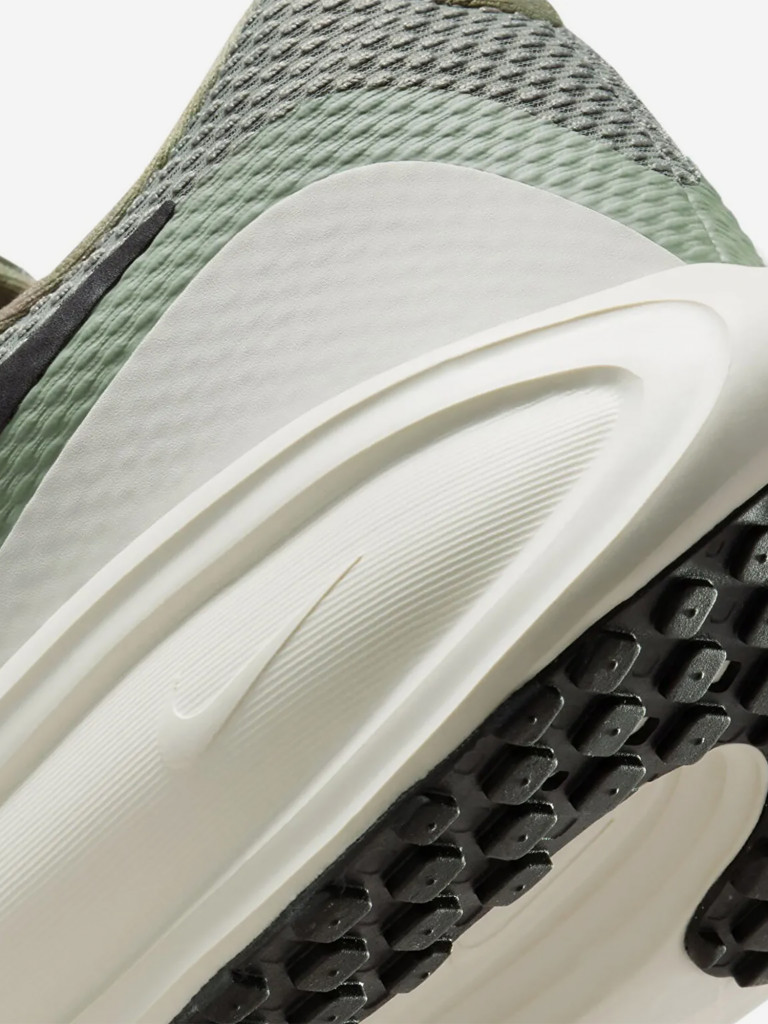 Кроссовки мужские Nike Revolution 8