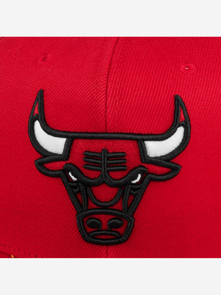 Бейсболка с прямым козырьком MITCHELL NESS 6HSSSH21228-CBURED1 Chicago Bulls NBA