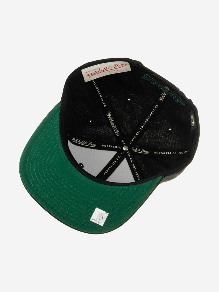 Бейсболка с прямым козырьком MITCHELL NESS HHSS7689-BCEYYPPPBLCK Boston Celtics NBA (черный)