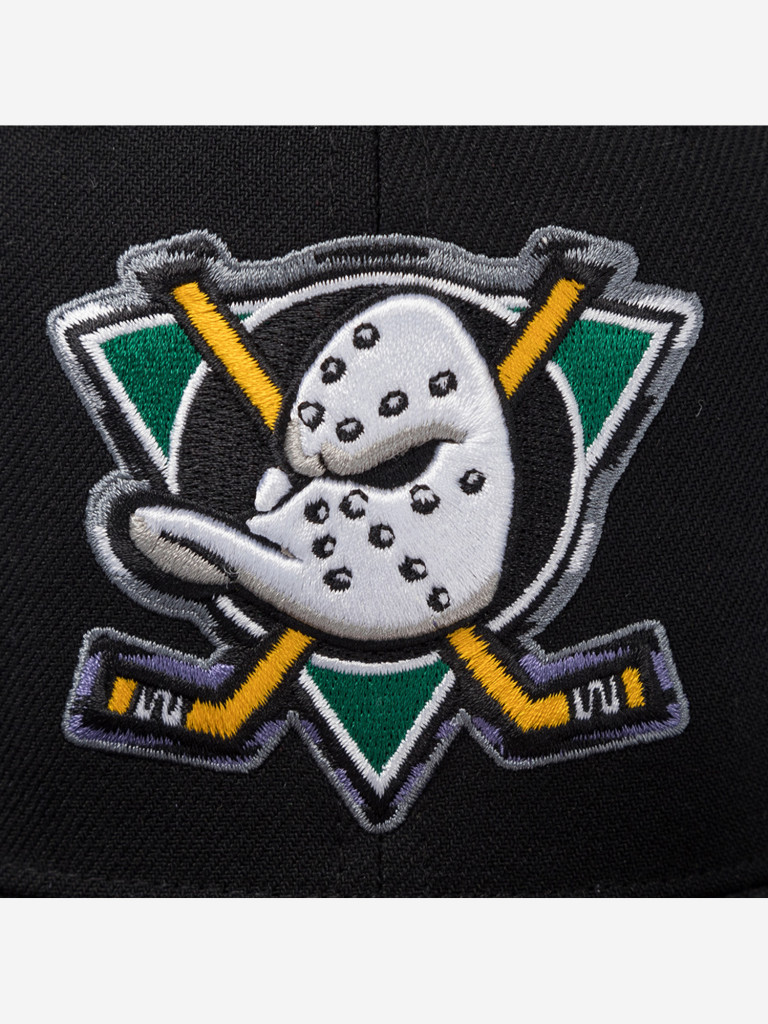 Бейсболка с прямым козырьком MITCHELL NESS HS11482-ADUBLCK Anaheim Ducks NHL (черный)