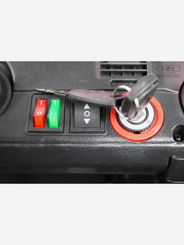 Детский электромобиль RIVERTOYS C111CC