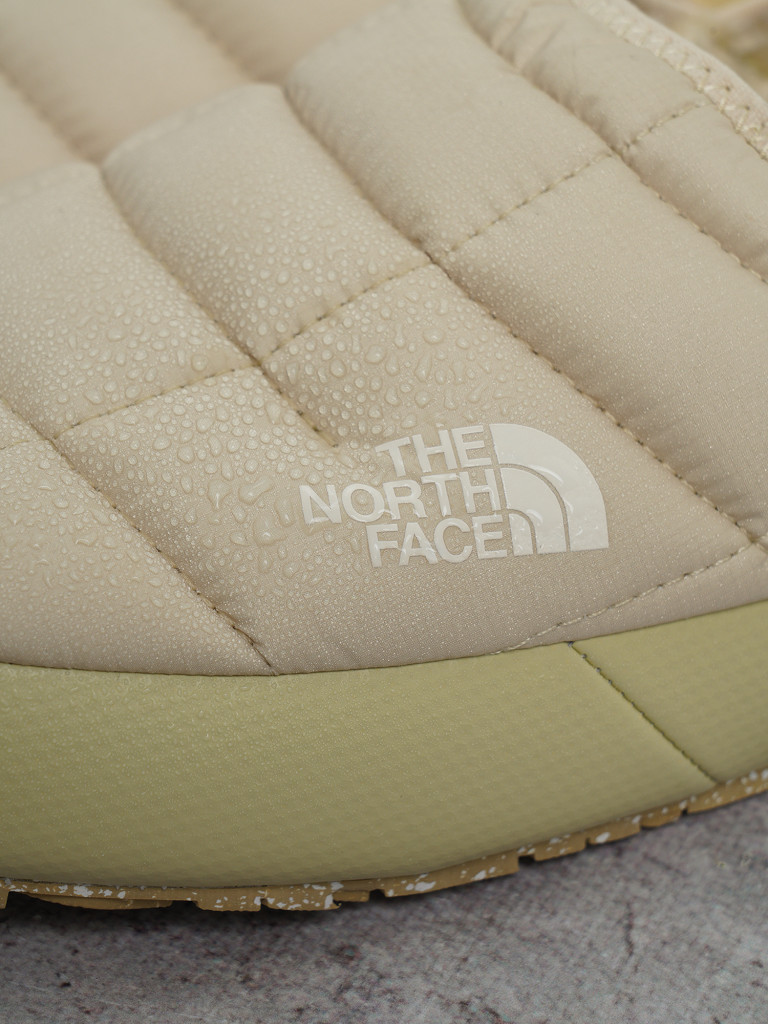 Слипоны утепленные женские The North Face Thermoball Traction Mule V